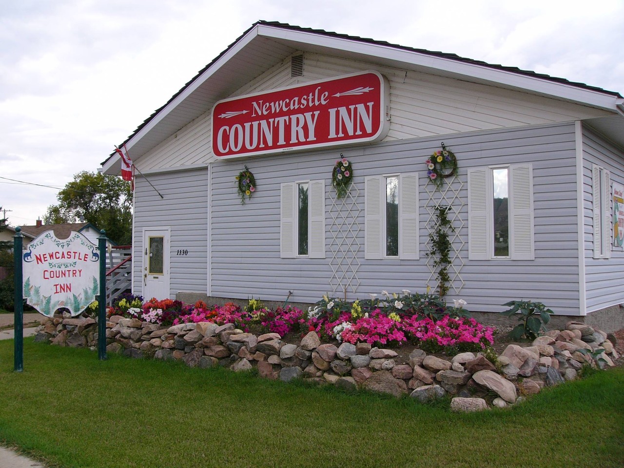 Newcastle Country Inn - Drumheller, AB | COSSD